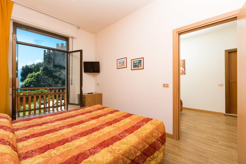 Hotel Antica Croce - Gardaslowemotion Тенно Екстер'єр фото