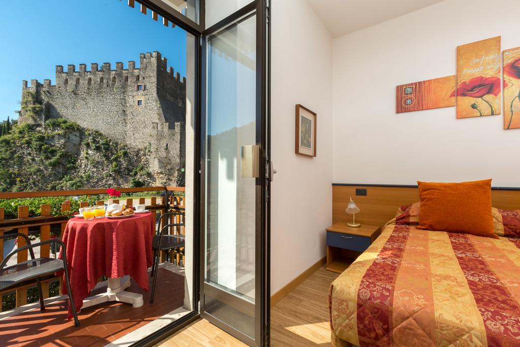 Hotel Antica Croce - Gardaslowemotion Тенно Екстер'єр фото