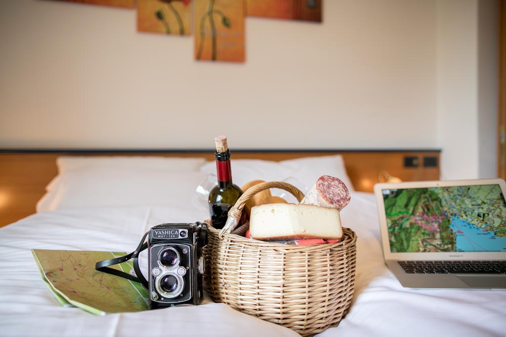 Hotel Antica Croce - Gardaslowemotion Тенно Екстер'єр фото